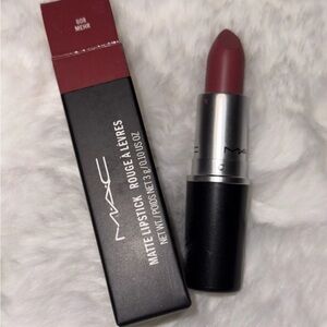 MAC Cosmetics Matte Lipstick in Mehr - Pink